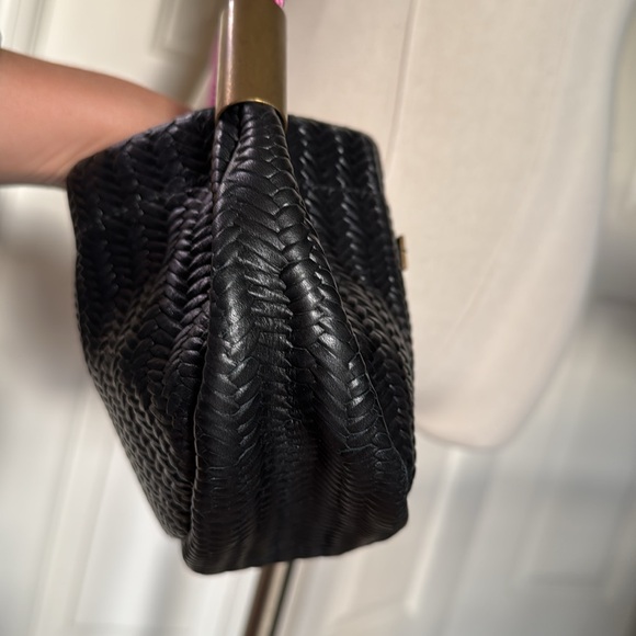 Wildwood Oyster Co. - Clam Shell Crossbody - Picture 12 of 17